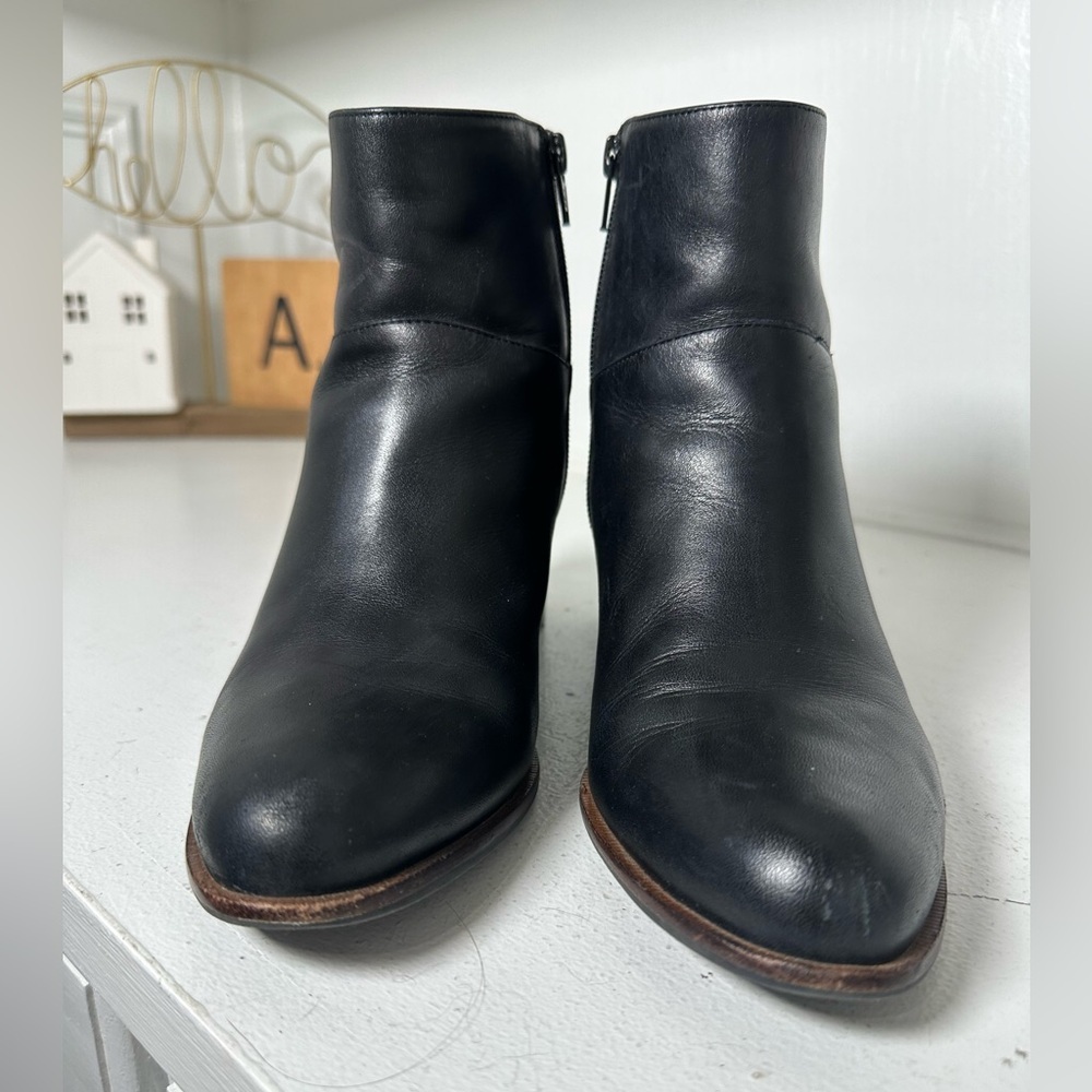 Talbots Women’s 8.5M Black Leather Ankle Boot Classic Zip Booties Made in Brazil - Picture 3 of 8